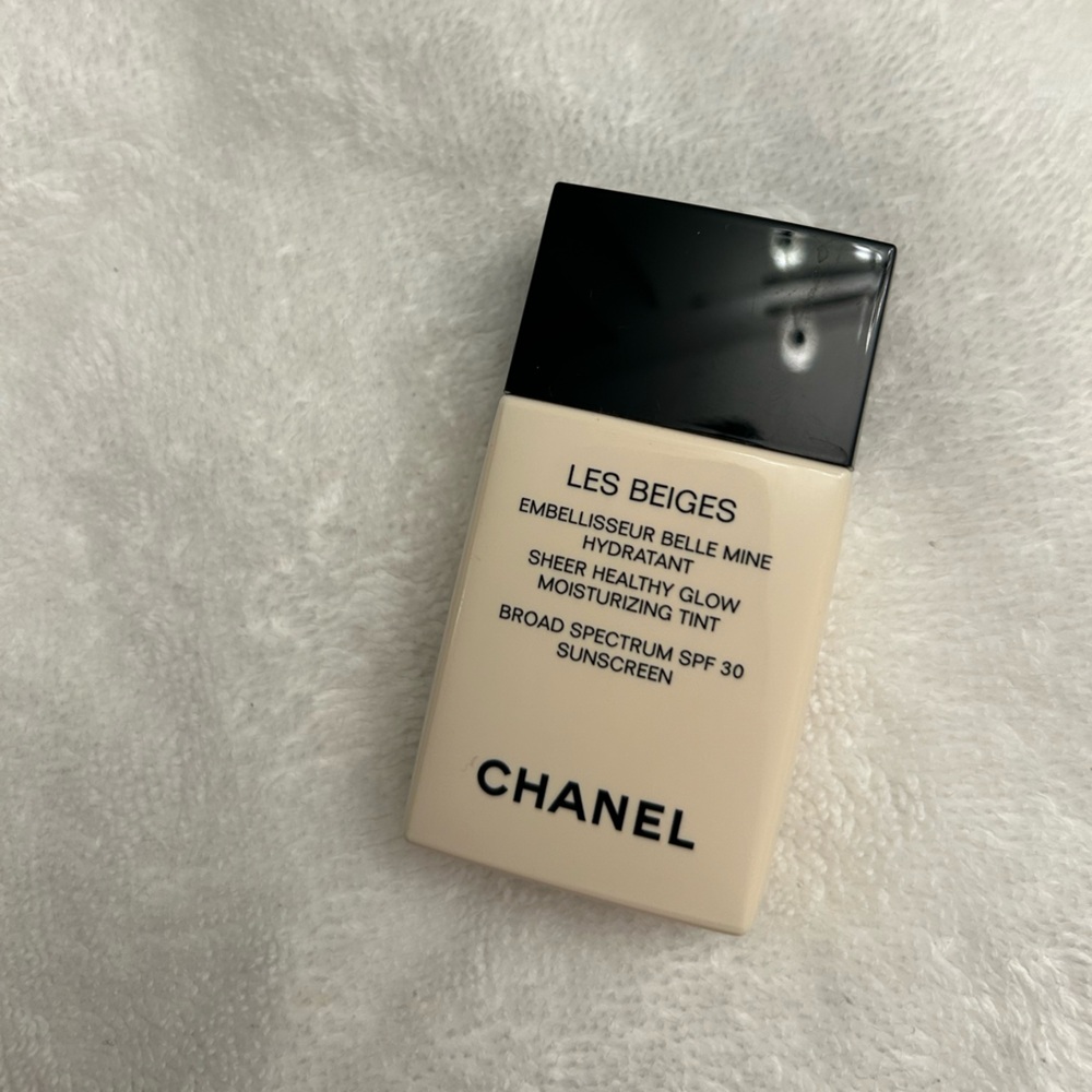 Chanel Les Beiges healthy glow moisturizing tint shade medium